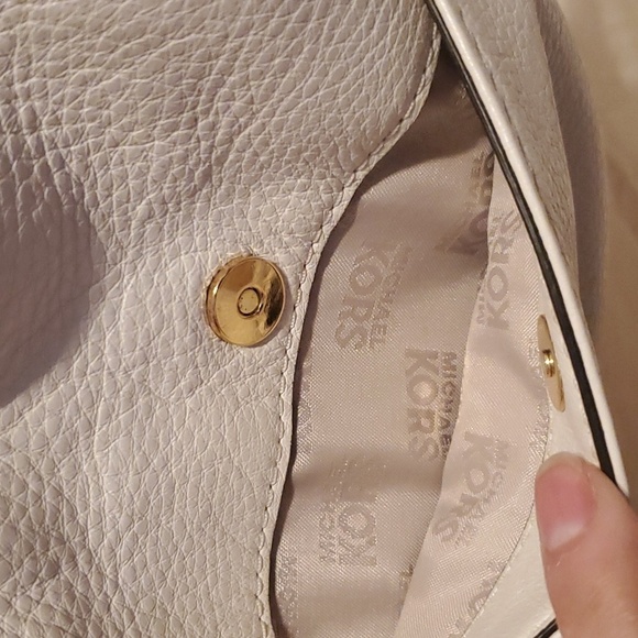 Michael Kors Leather Crossbody Gold Chain Bag - Picture 4 of 9